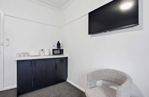 Perthville Apartment | Vale Road Studio One | 5 Mins to CBD