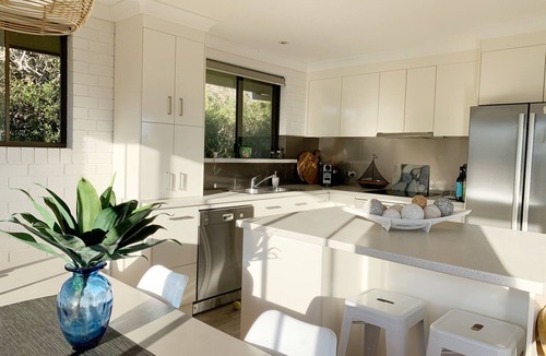 Valla Beach House | Valhalla - One minute walk to beach, pet friendly, surfing, ocean views