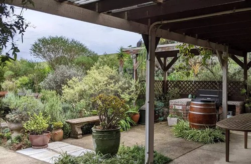 Rothbury Cottage | Valley View Cottage & Acres Hunter Valley Wine Region