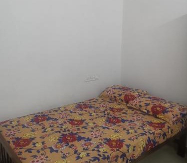 Varkala Hotel | Varkala Railview tourist home
