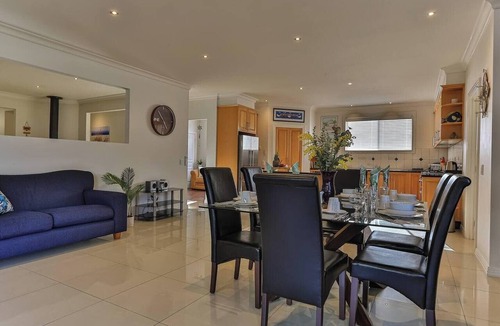 Ventnor House | VentnorEscape · Phillip Island Escape in Style