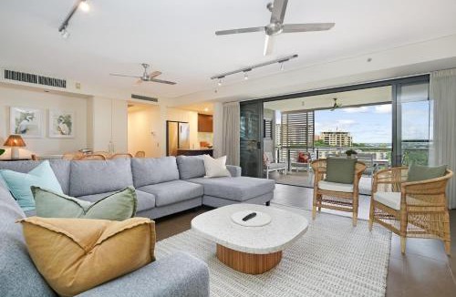 Darwin City Centre Apartment | Vibrant Waterfront Lagoon Views walk to Cafes & BBQ