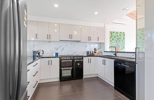 Tootgarook House | ViewHaven - Panoramic Bay View Accommodation