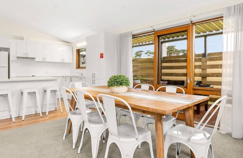 San Remo House | Views on Broadway - Pet friendly 4 bedroom home