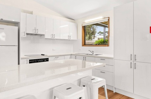San Remo House | Views on Broadway - Pet friendly 4 bedroom home