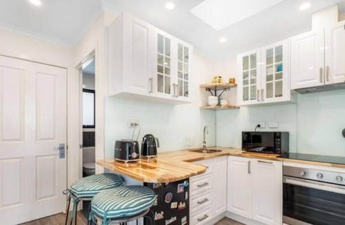 Primrose Sands Apartment | VIEWS ON FALCON : Perfect for couples or solo travellers
