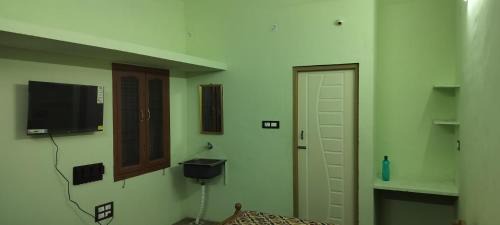 Sriperumbudur Hostel | Vikistays