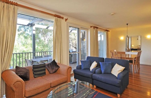 Pokolbin Villa | Villa 2br Petit Verdot Villa located within Cypress Lakes Resort