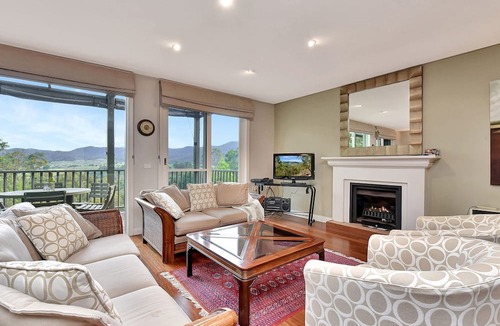 Pokolbin Villa | Villa 3br Gruner Veltliner located within Cypress Lakes Resort