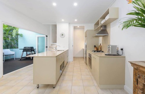 Port Douglas Apartment | Villa 4 on Murphy - Private Villa Near Main St