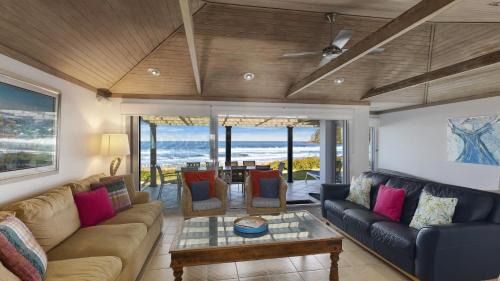 North Avoca House | Villa Dandaloo - Absolute Beachfront