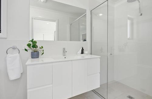 Orange Apartment | Villa Endsleigh - CBD Retreat, 2 Bed 2 Bath