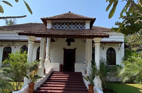 Parra Villa | VILLA LOU GOA Exclusive use Old Portuguese House 1903 with Pool
