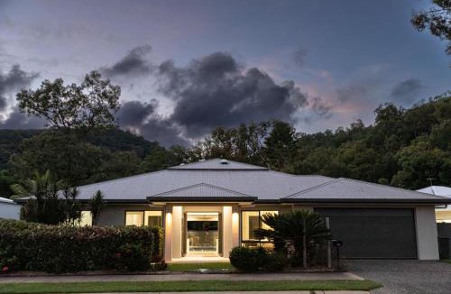 Trinity Beach Villa | Villa Maasai - Coastal Luxury With a Heated Pool