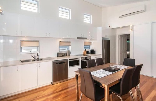 Dunsborough House | Villa on the Cape - Relaxed Hideaway near Town
