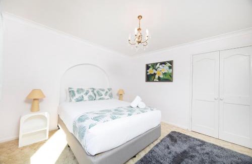 Tuncurry House | Villa Solana - Bunk beds will not be made Linen packs will be provided for self making