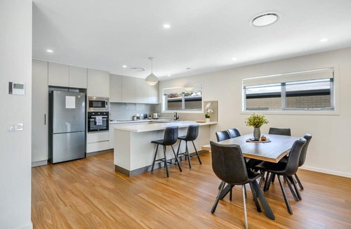 Warrane Villa | Villa Two NEW 2 Bed Bath 10 min to Airport CBD