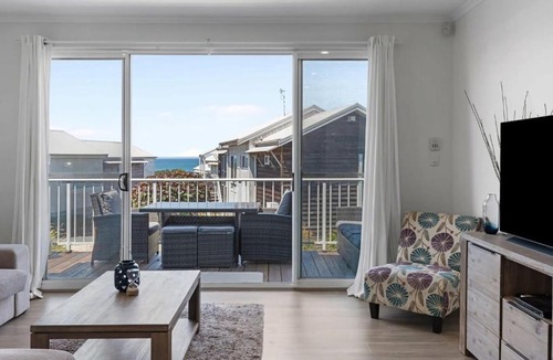 Caves Beach House | Villa with Seaside Soul Newly Renovated