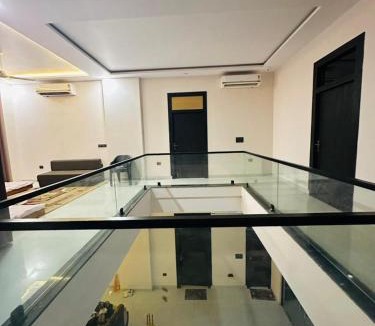 Hasanganj Villa | Vishranti Spacious Villa with Pool & Sunlit Spaces