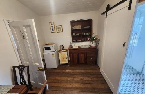 Katrine House | Viveash - Historic accommodation with Ensuite