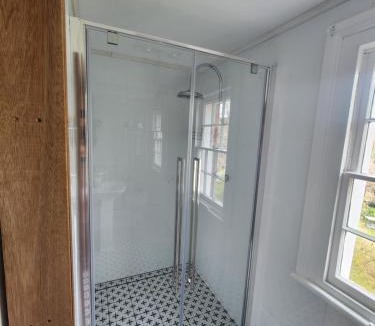 Katrine House | Viveash - Historic accommodation with Ensuite
