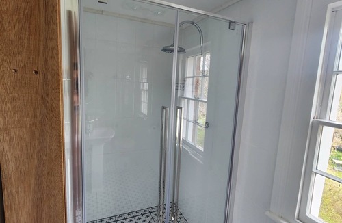 Katrine House | "Viveash" Historic accommodation with Ensuite