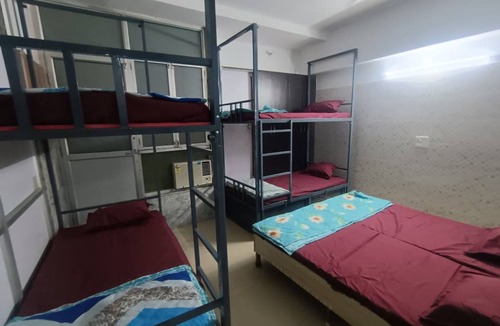 Vrindavan Hostel | Vrindavan Bunk Hostel by Shiva - 5min Walk from Prem Mandir