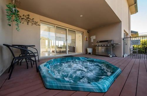 Mount Martha House | Vue de la Mer Luxe Retreat - Tennis, Pool, Views