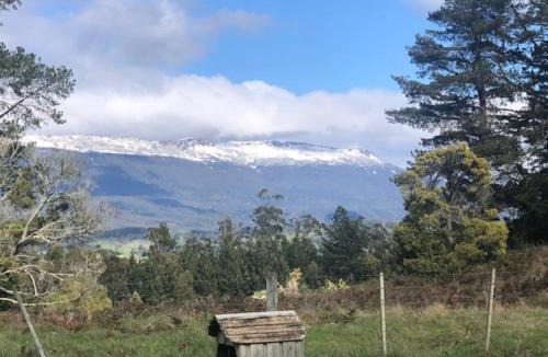Mole Creek House | Wakefields - an enchanting mountain view cottage