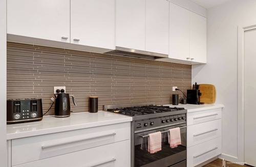 Lilli Pilli House | Walk-to-Beach Home with Bush Views|Carramar Dream