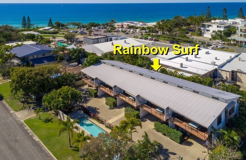 Rainbow Beach House | Walk to beach, walk to shops, walk to everything.
