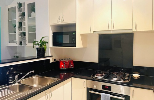 Windsor House | Walk to Chapel(3B2B1P)