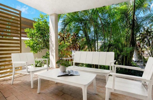 Trinity Beach Apartment | Wallaby Beach House - Resort-style Comforts