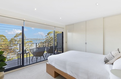 Wangi Wangi House | Wangi Beach Rd with views