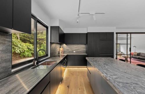 Warburton House | Warburton Stays Deluxe Oasis