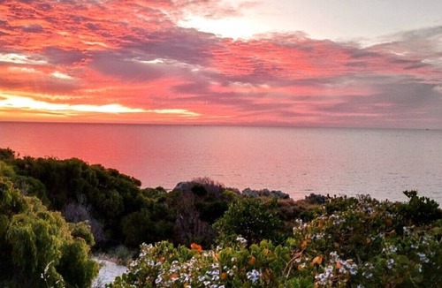 Warnbro House | Warnbro Sound - Charming 1960's Style Beach House 500mtr From Stunning 7.5 Beach