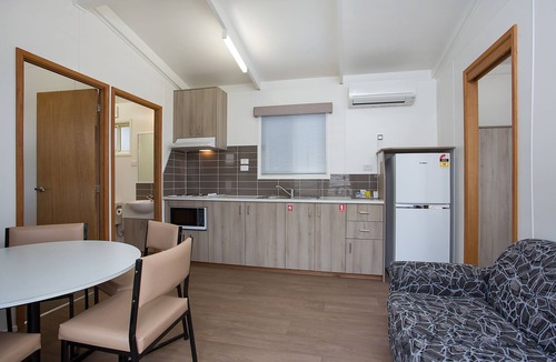 Warrnambool Hotel | Warrnambool Motel and Holiday Park