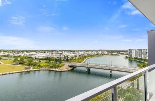 Birtinya Apartment | Water View 2BR Apt with Fast WiFi, Pool and Parking