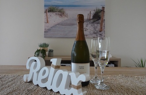 Batemans Bay House | Water Views. Close to town