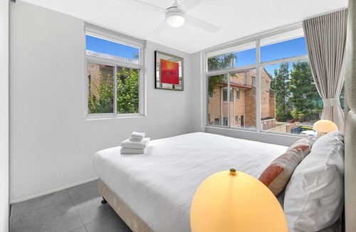 Broadbeach Waters Apartment | Waterfront 2-Bedroom Unit Walking to GC Convention