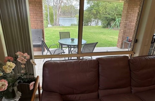 Kirwans Bridge House | Waterfront 4 Bedroom Home with Rumpus Room