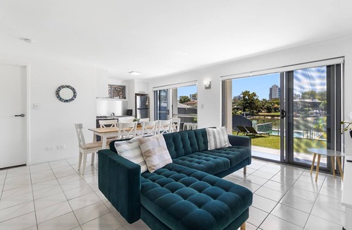 Mooloolaba House | Waterfront 4 bedroom house close to beach