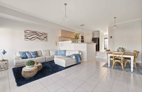 Halls Head House | Waterfront Canal Retreat | Jetty, Kayaks & Dolphin