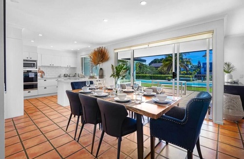 Surfers Paradise House | Waterfront Capri -Walk to cafes by Bnbbooking