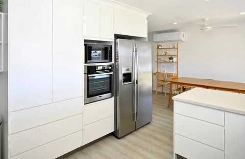 Buddina House | Waterfront Delight - Pool, Aircon ZG8