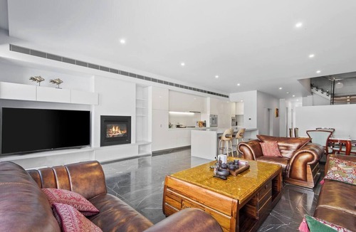 Docklands House | Waterfront Docklands |Marina &City Views |5B+Lift