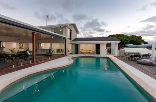 Mermaid Waters House | Waterfront Entertainer