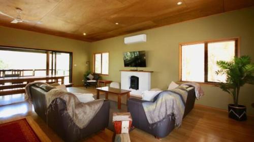 Sanctuary Point House | Waterfront Hideway by Book Jervis Bay - Sanctuary Point - The Ultimate Spot to Relax