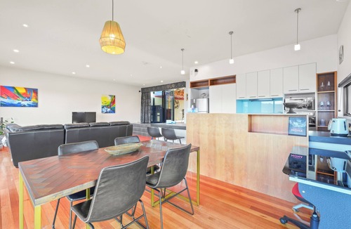 Lindisfarne House | Waterfront Home - Gorgeous Views - 2 Bedroom