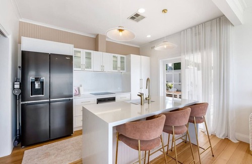 Sandy Bay Apartment | Waterfront luxe- a Hobart oasis